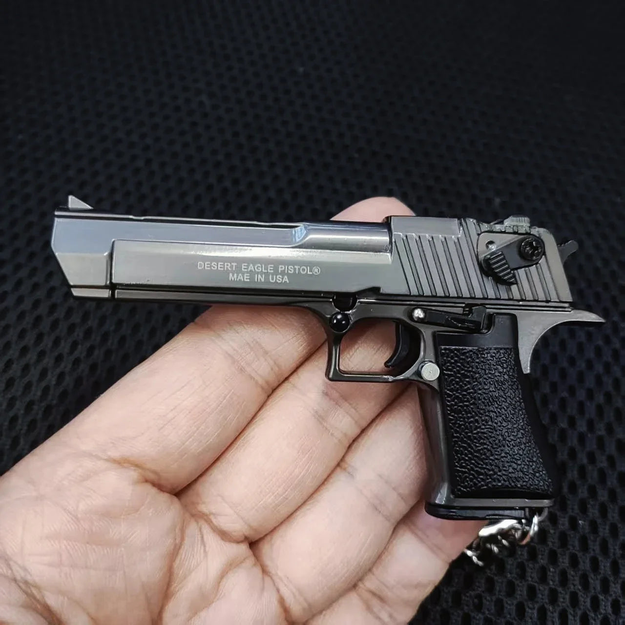 1:3 Mini Revolver Pistol G17 Desert Eagle Model Detachable Alloy Toy Gun Keychain Pendant Ornaments For Adult Boys Gift