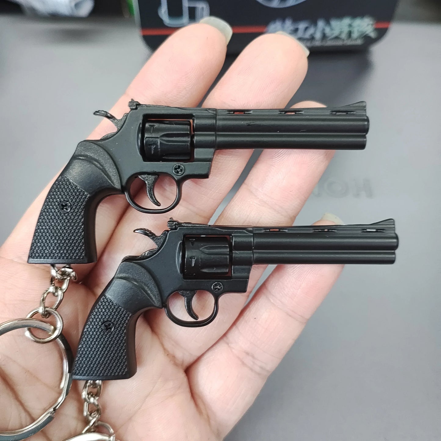 1:3 Miniature Revolver Pistol Desert Eagle Model Detachable Alloy Toy Gun Keychain Pendant Ornaments For Adult Boys Gift