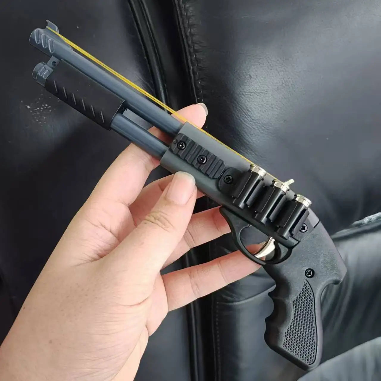 Mini Rubber Band Rifle Sprayer 8 Bursts Rubber Toy Gun Miniature Alloy Pistol Model Ornaments Toy Gun For Boys Chrismas gift