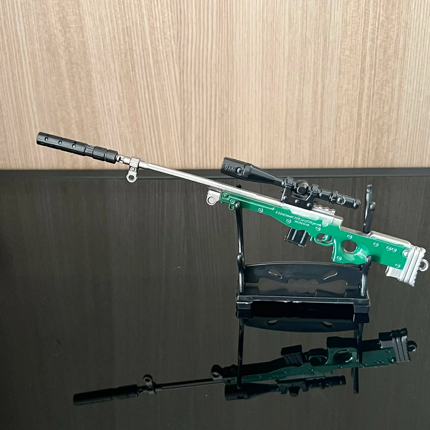 Desktop Decoration Pistol 20cm AUG Toy Gun Home Ornament Alloy Rifle Model Mini M416 Toy Gun Boy Adult Christmas Gift