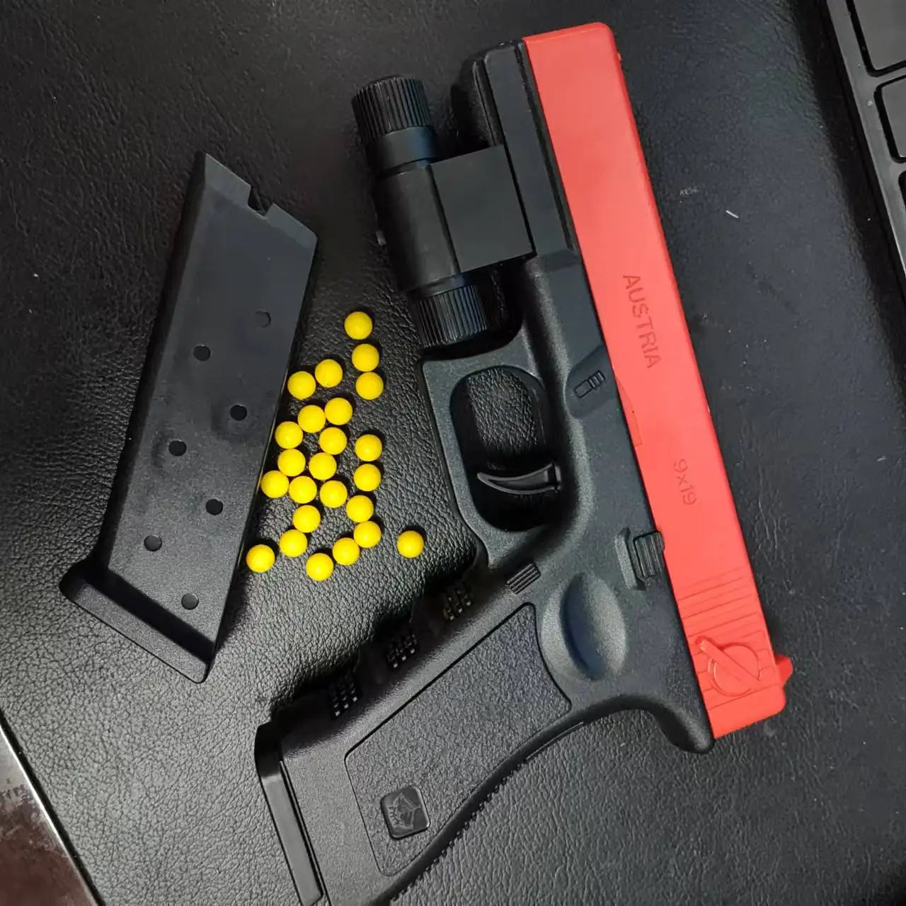 Soft Bullet G17 Toy Pistol Manual Lower Magazine Gun With Laser Airsoft Pistol Outdoor Sports CS Weapon for Children Gift