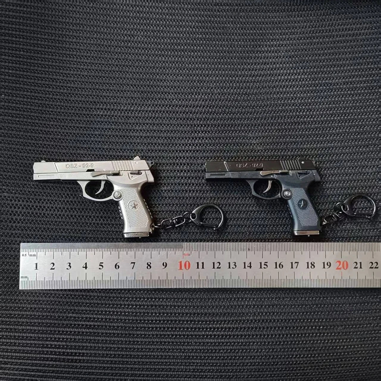 Mini QSZ92 Gun Models 1: 3 Alloy Metal Toys Detachable Toy Gun Desktop Ornament Pendant Fake Gun Holiday Gift for Adult
