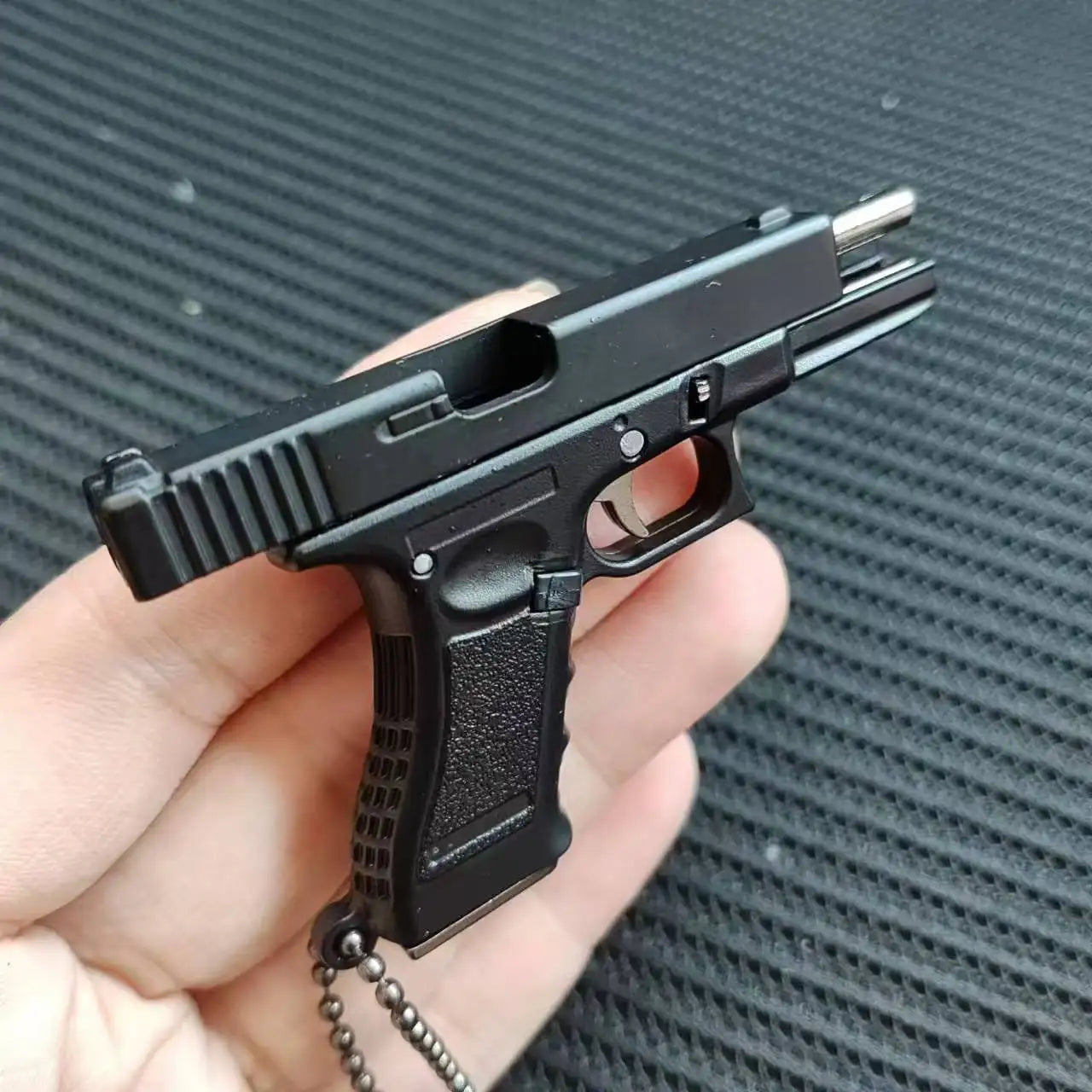 1:3 G17 Miniature Pistol Model With Holster Metal Toy Gun Detachable DIY Semi-alloy Keychain Pendant Ornaments Children's Toy