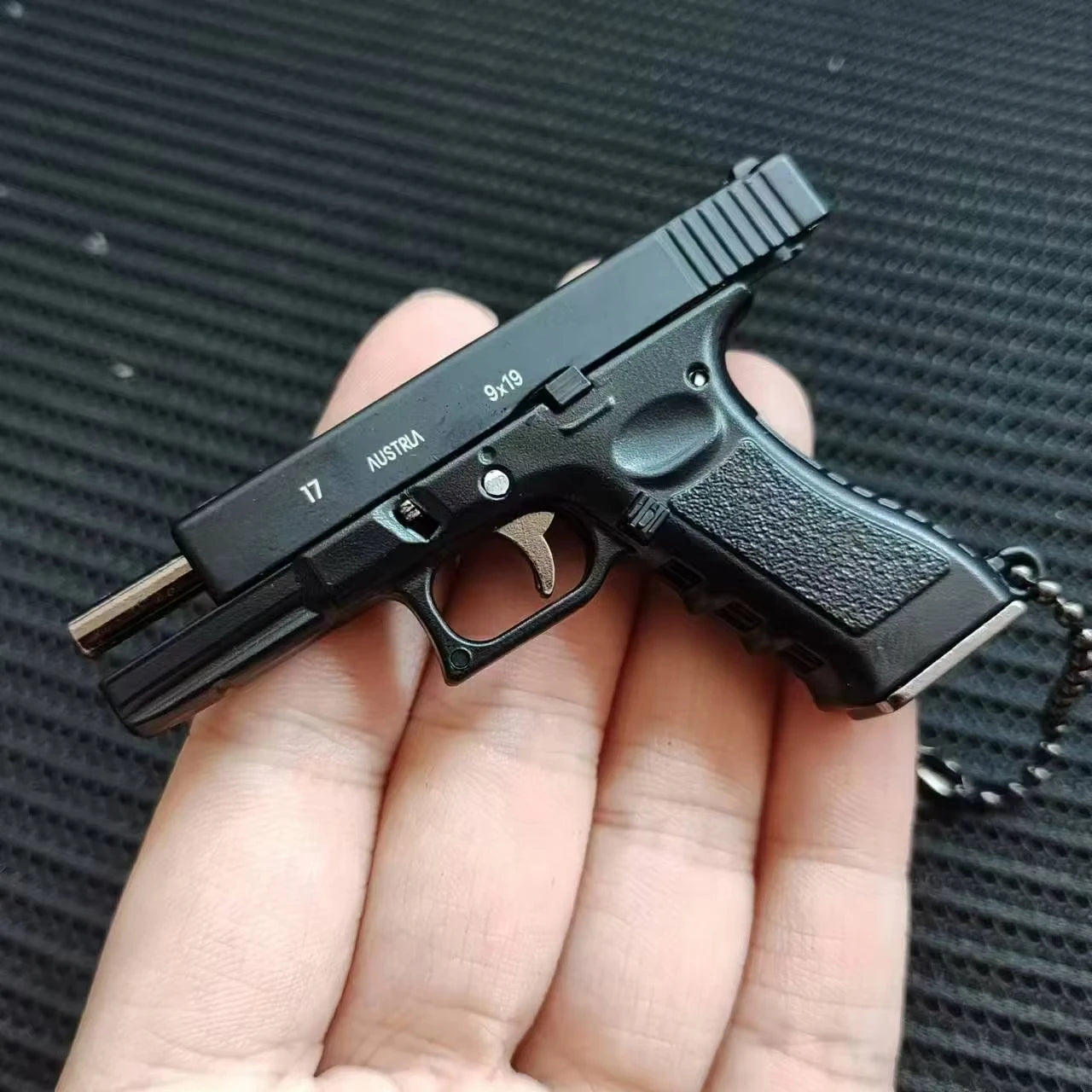 1:3 G17 Miniature Pistol Model With Holster Metal Toy Gun Detachable DIY Semi-alloy Keychain Pendant Ornaments Children's Toy