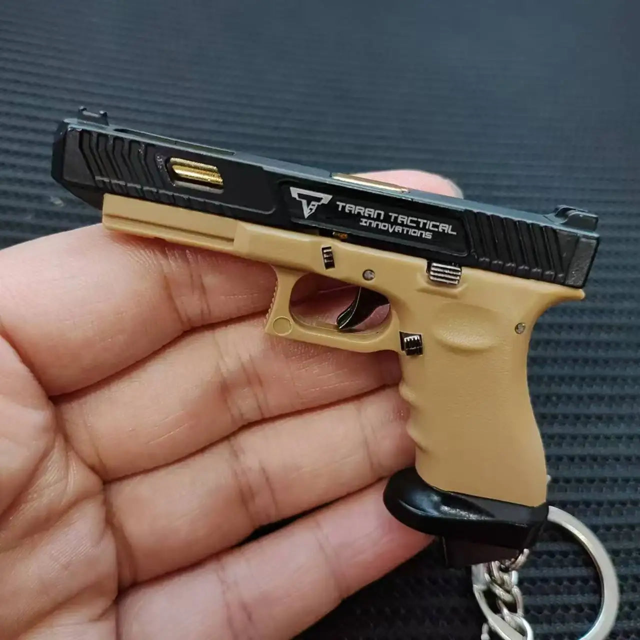 1:3 Mini Alloy TTI G34 Pistol Model Detachable Toy Gun Keychain Pendant Miniature Pistola Collection Toy Boys Adult Gifts