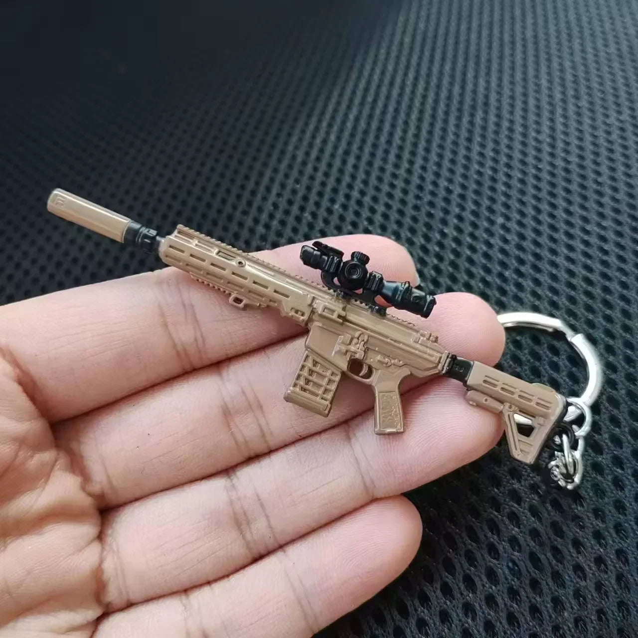 9cm Alloy QBZ95 AK47 Pistol Model Keychain Jewelry Mini Rifle Gun Toy Craft Bag Pendant for Boys Children Gift