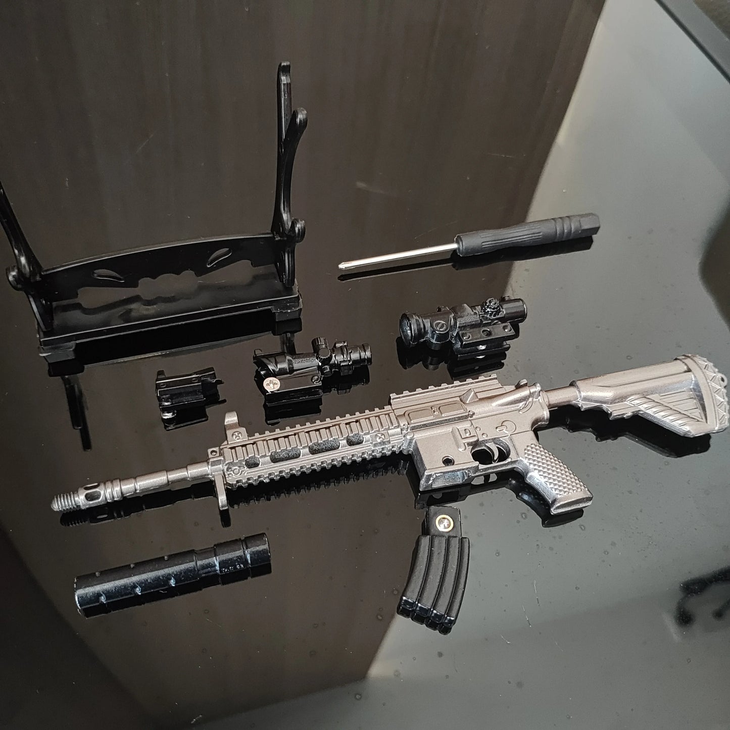 Desktop Decoration Pistol 20cm AUG Toy Gun Home Ornament Alloy Rifle Model Mini M416 Toy Gun Boy Adult Christmas Gift