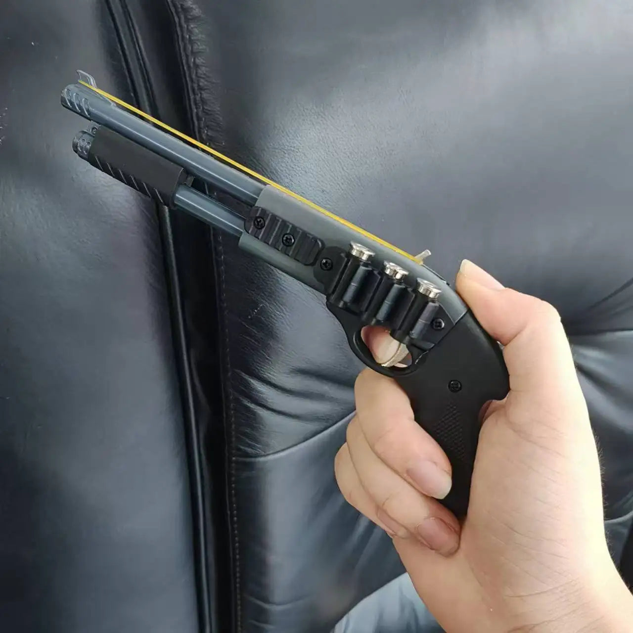 Mini Rubber Band Rifle Sprayer 8 Bursts Rubber Toy Gun Miniature Alloy Pistol Model Ornaments Toy Gun For Boys Chrismas gift
