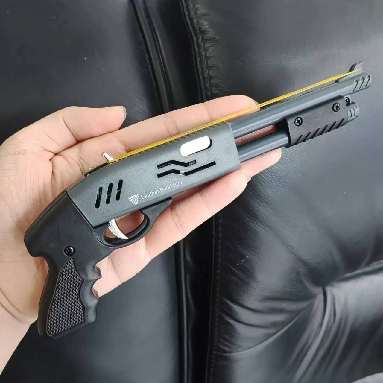 Mini Rubber Band Rifle Sprayer 8 Bursts Rubber Toy Gun Miniature Alloy Pistol Model Ornaments Toy Gun For Boys Chrismas gift