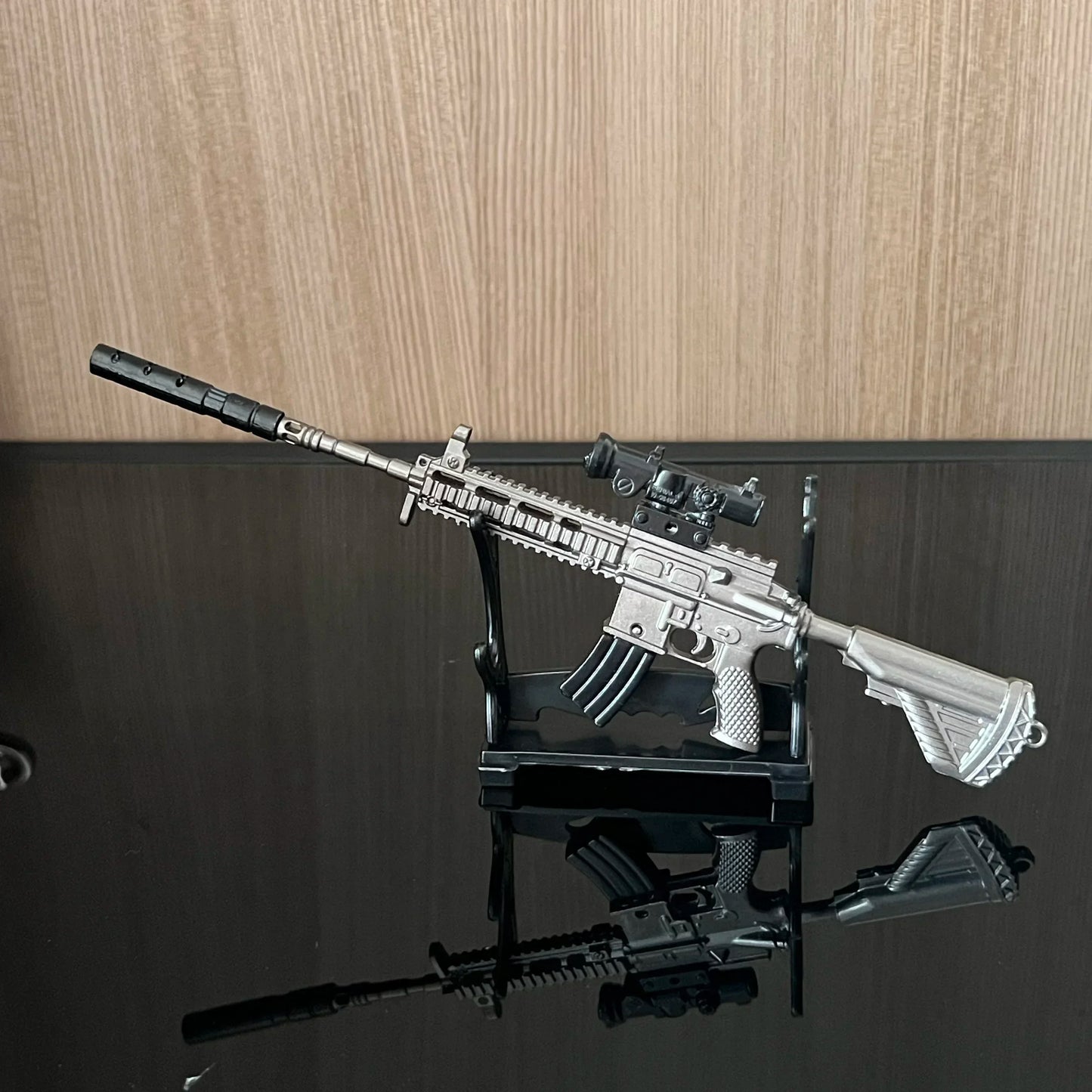 Desktop Decoration Pistol 20cm AUG Toy Gun Home Ornament Alloy Rifle Model Mini M416 Toy Gun Boy Adult Christmas Gift
