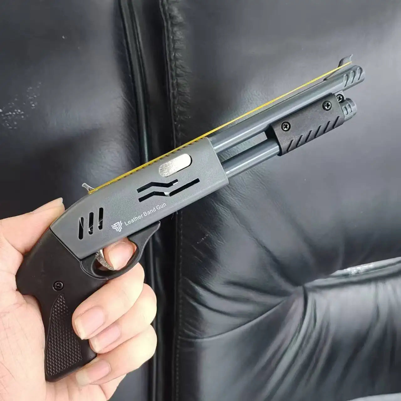 Mini Rubber Band Rifle Sprayer 8 Bursts Rubber Toy Gun Miniature Alloy Pistol Model Ornaments Toy Gun For Boys Chrismas gift