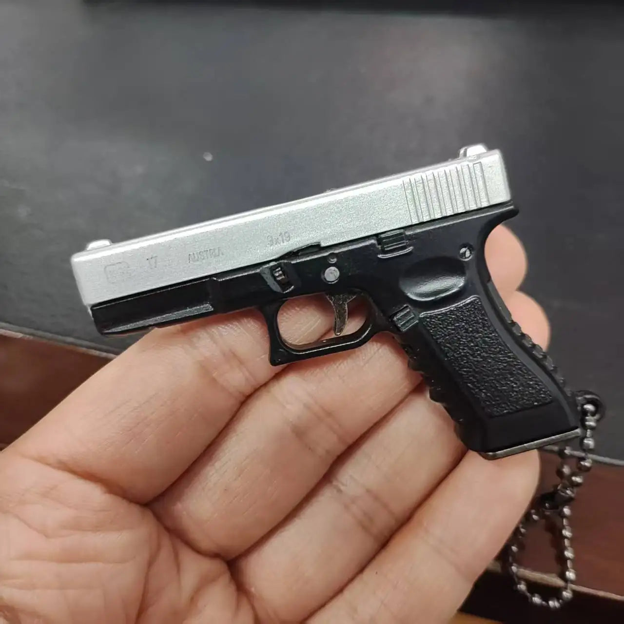 1:3 Mini Revolver Pistol G17 Desert Eagle Model Detachable Alloy Toy Gun Keychain Pendant Ornaments For Adult Boys Gift