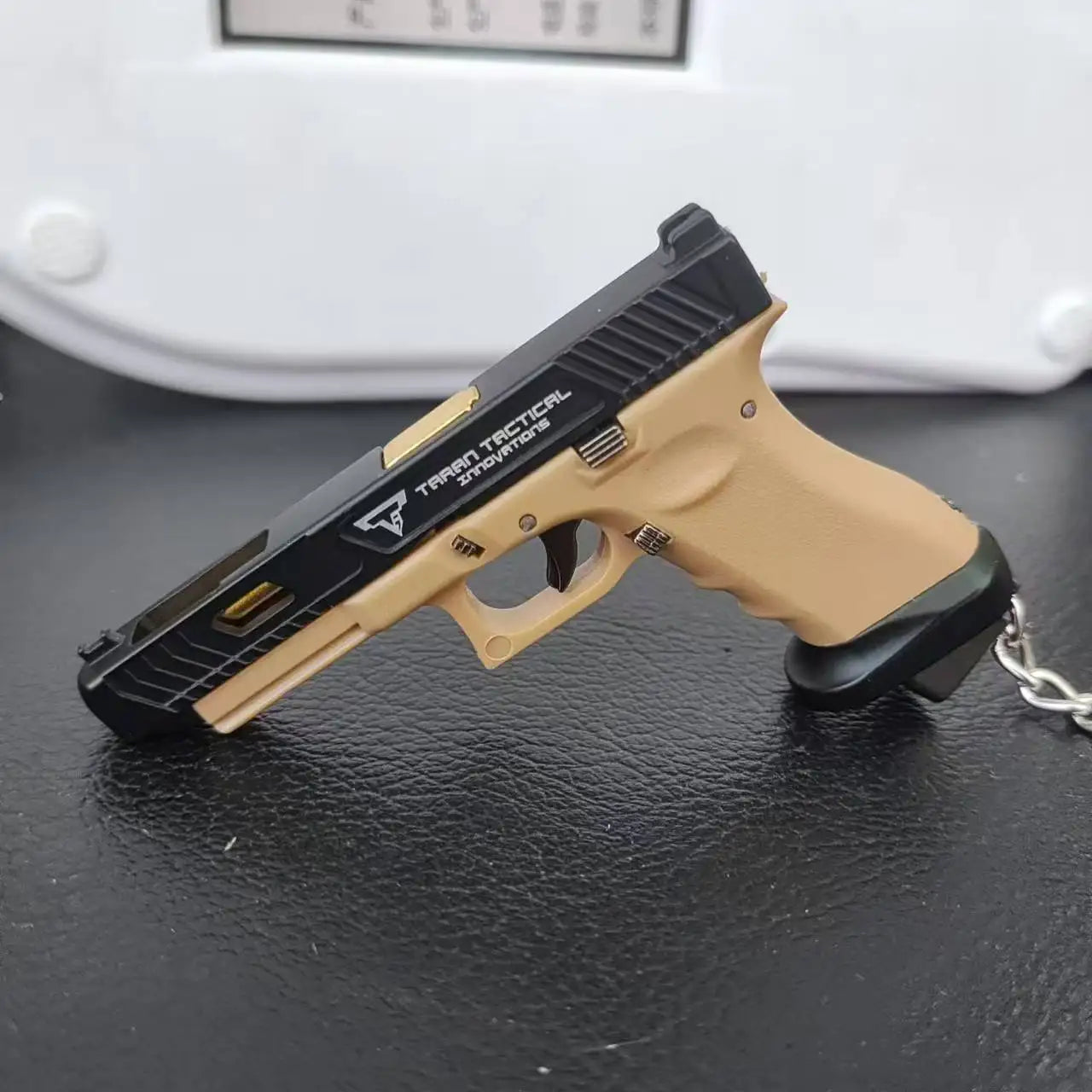 1:3 Mini Alloy TTI G34 Pistol Model Detachable Toy Gun Keychain Pendant Miniature Pistola Collection Toy Boys Adult Gifts