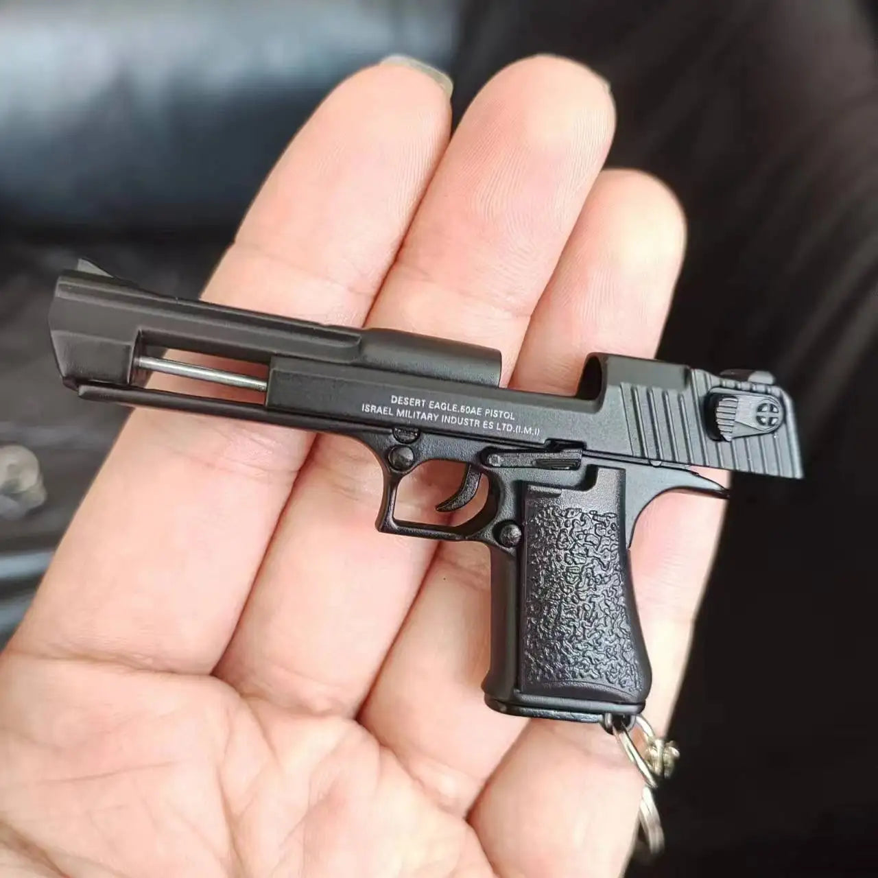 Alloy 1:4 Scale Desert Eagle Pistol Keychain Mini Toy Gun Weapon Model Metal Keychain For Adult Kids Christmas Gift