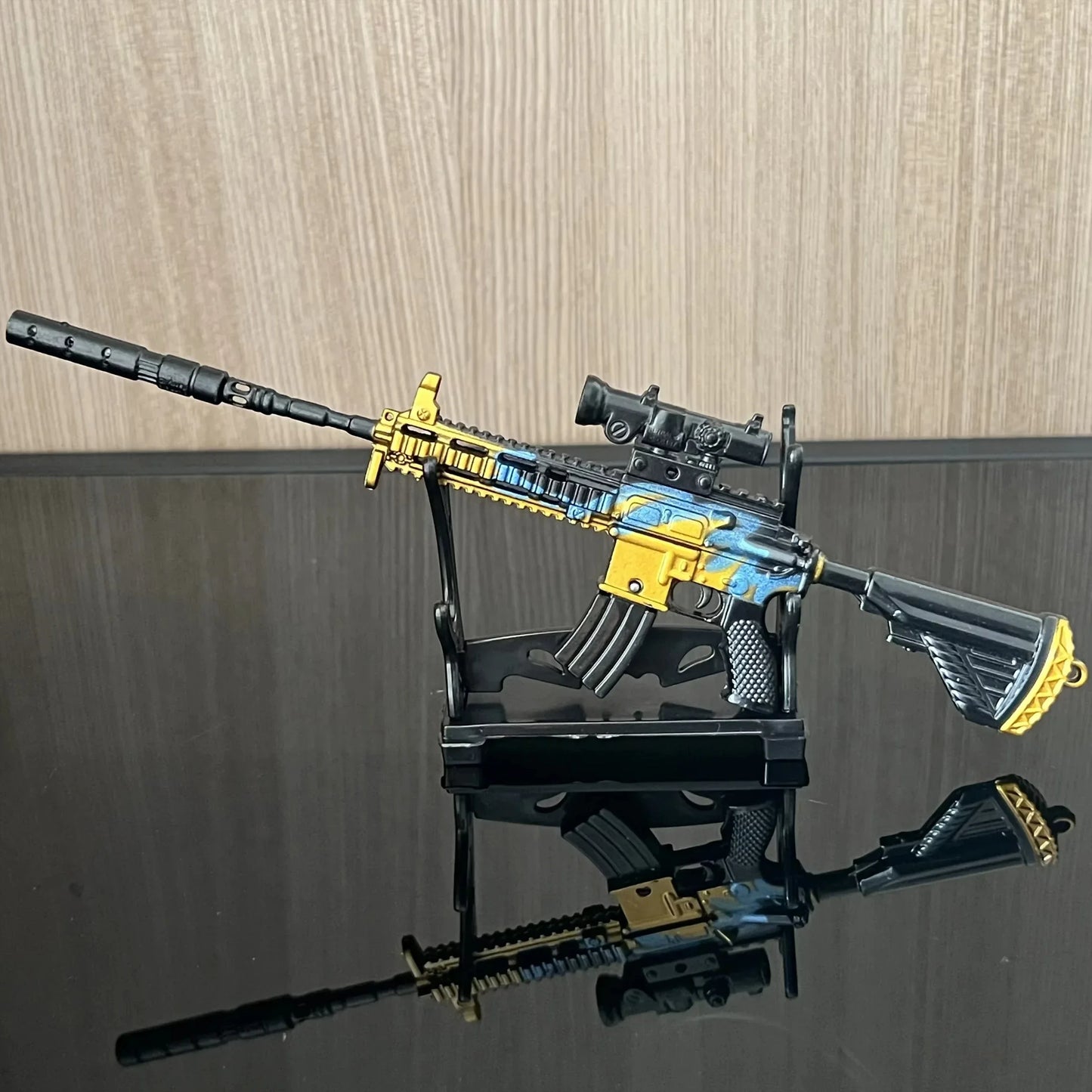 Desktop Decoration Pistol 20cm AUG Toy Gun Home Ornament Alloy Rifle Model Mini M416 Toy Gun Boy Adult Christmas Gift