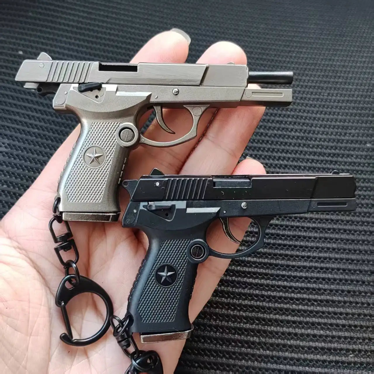 Mini QSZ92 Gun Models 1: 3 Alloy Metal Toys Detachable Toy Gun Desktop Ornament Pendant Fake Gun Holiday Gift for Adult