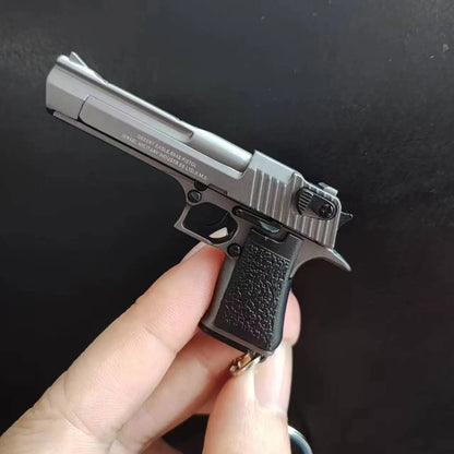 1:4 Alloy Scale Desert Eagle Pistol Keychain Mini Toy Gun Weapon Model Metal Keychain For Adult Kids Christmas Gift