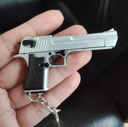 1:4 Alloy Scale Desert Eagle Pistol Keychain Mini Toy Gun Weapon Model Metal Keychain For Adult Kids Christmas Gift