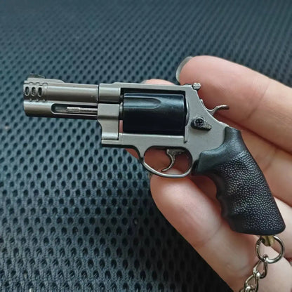 Detachable Revolver Pistol Model 1:3 Miniature Alloy Toy Gun Keychain Pendant Ornaments For Adult Boys Gift
