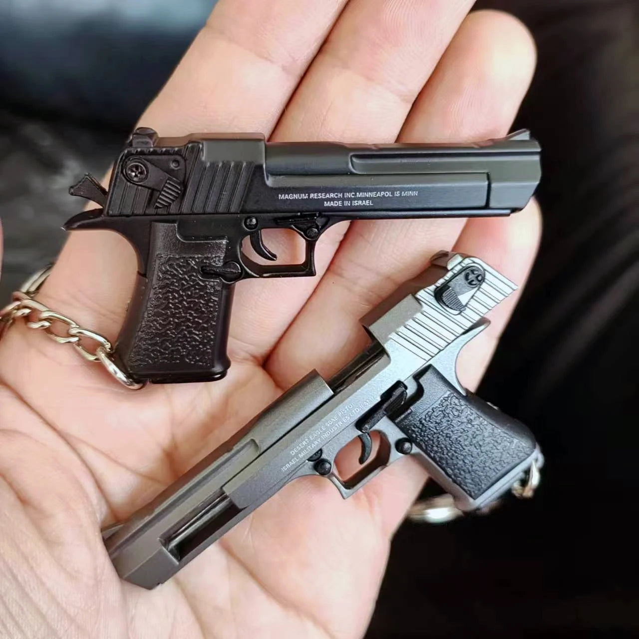 1:4 Alloy Scale Desert Eagle Pistol Keychain Mini Toy Gun Weapon Model Metal Keychain For Adult Kids Christmas Gift