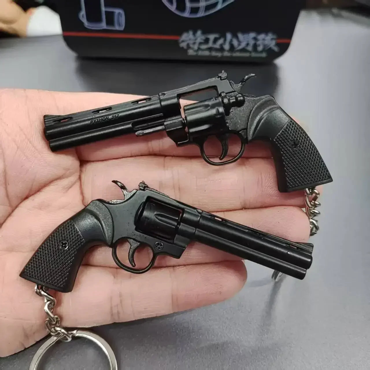 1:3 Miniature Detachable Revolver Pistol Model Alloy Toy Gun Keychain Bag Pendant Ornaments For Adult Boys BirthdayGift