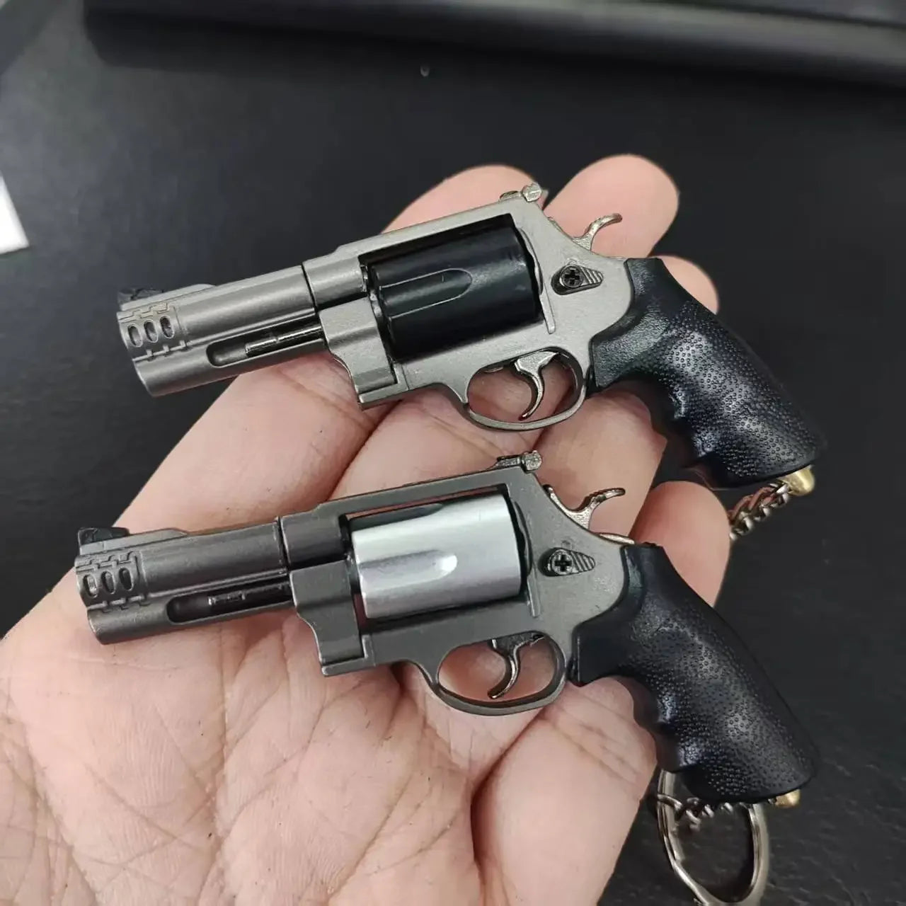 Detachable Revolver Pistol Model 1:3 Miniature Alloy Toy Gun Keychain Pendant Ornaments For Adult Boys Gift