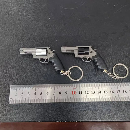 Detachable Toy Gun 1: 3 M500 Alloy Revolver Gun Models Mini Metal Keychain Toys Ornament Pendant Fake Gun for Adult Gift