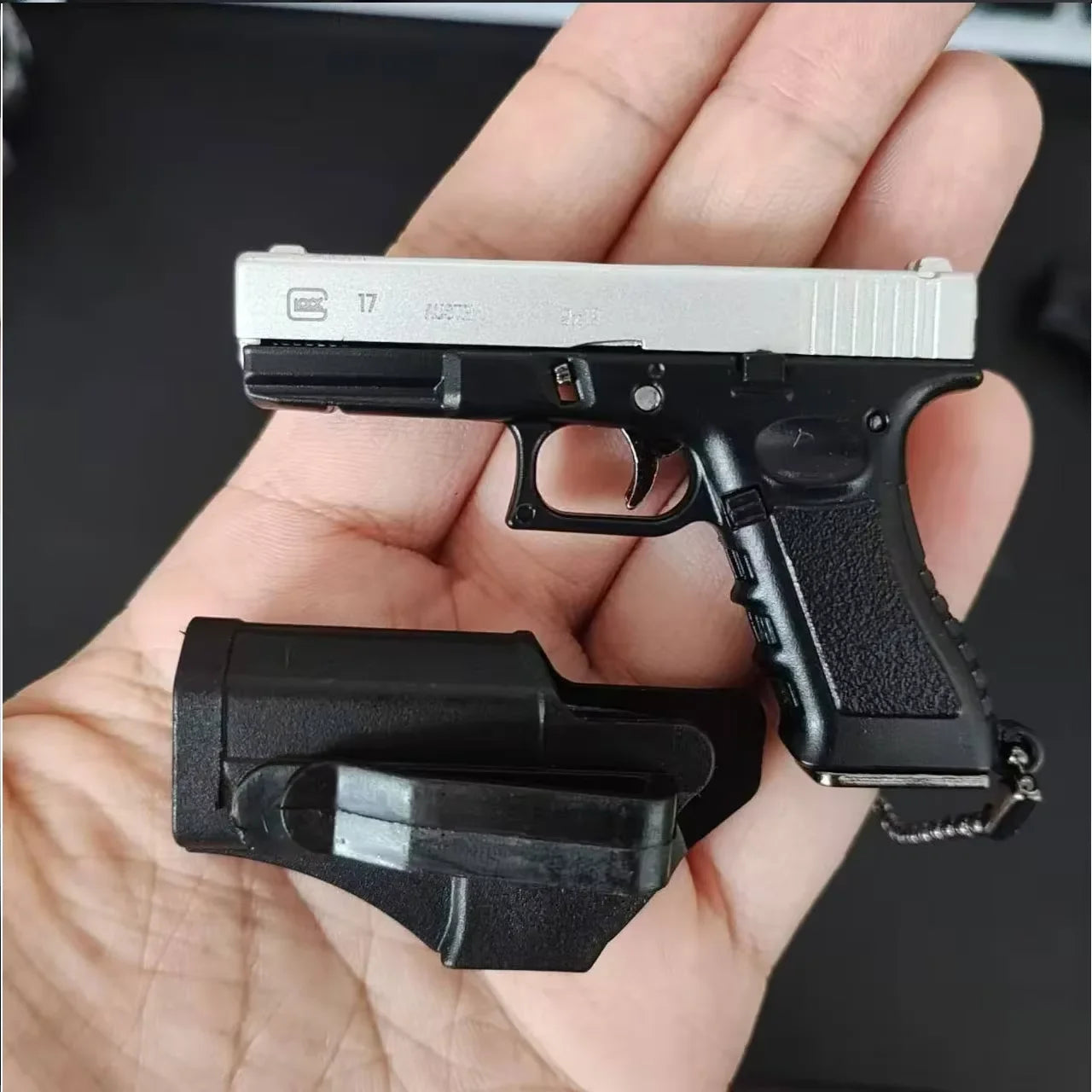 1:3 G17 Miniature Pistol Model With Holster Metal Toy Gun Detachable DIY Semi-alloy Keychain Pendant Ornaments Children's Toy