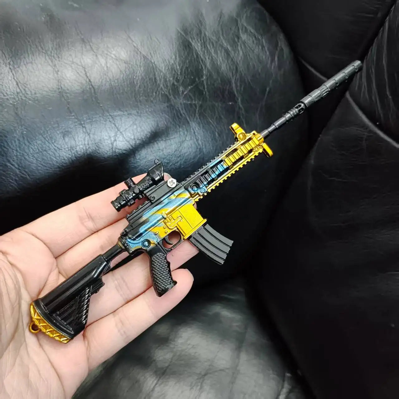 Desktop Decoration Pistol 20cm AUG Toy Gun Home Ornament Alloy Rifle Model Mini M416 Toy Gun Boy Adult Christmas Gift