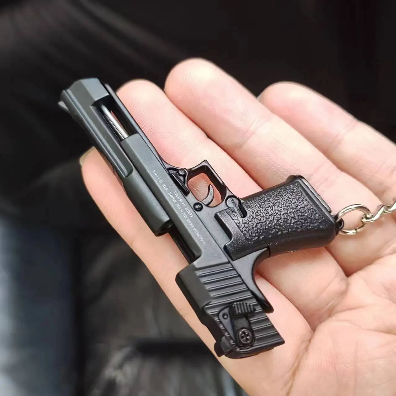 1:4 Alloy Scale Desert Eagle Pistol Keychain Mini Toy Gun Weapon Model Metal Keychain For Adult Kids Christmas Gift