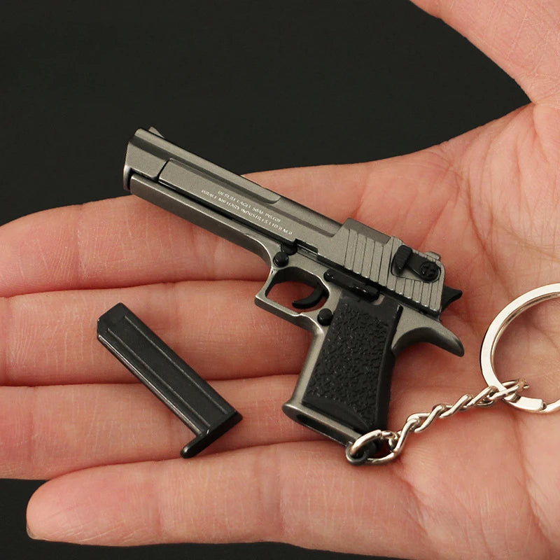 1:4 Alloy Scale Desert Eagle Pistol Keychain Mini Toy Gun Weapon Model Metal Keychain For Adult Kids Christmas Gift