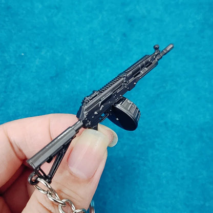 9cm  Alloy QBZ95 AK47 Pistol Model Keychain Jewelry Mini Rifle Gun Toy Craft Bag Pendant for Boys Children Gift