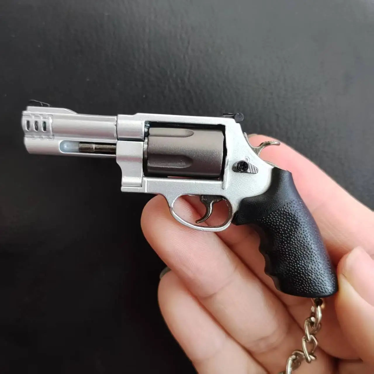 Detachable Revolver Pistol Model 1:3 Miniature Alloy Toy Gun Keychain Pendant Ornaments For Adult Boys Gift
