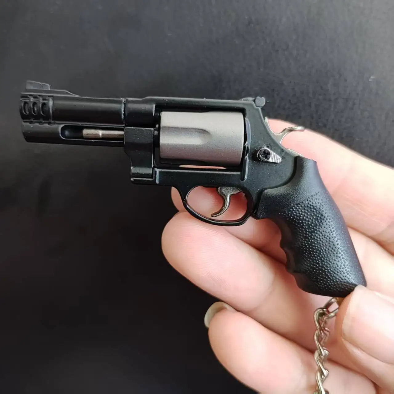Detachable Revolver Pistol Model 1:3 Miniature Alloy Toy Gun Keychain Pendant Ornaments For Adult Boys Gift
