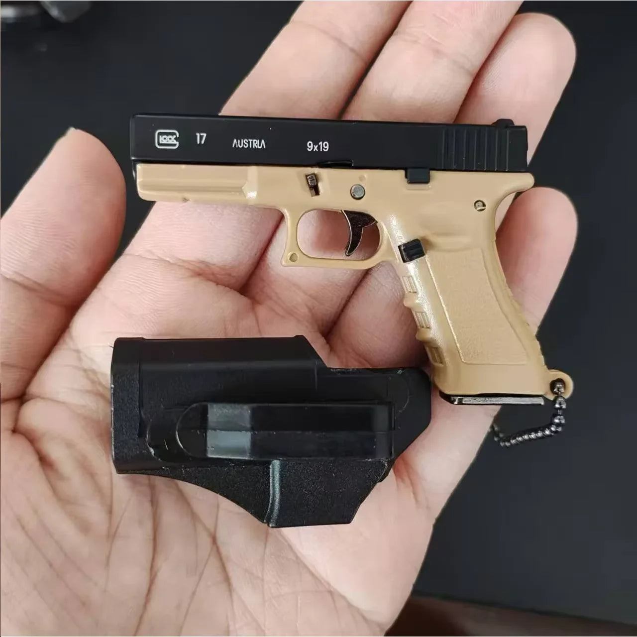 1:3 G17 Miniature Pistol Model With Holster Metal Toy Gun Detachable DIY Semi-alloy Keychain Pendant Ornaments Children's Toy