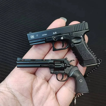 1:3 Mini Revolver Pistol G17 Desert Eagle Model Detachable Alloy Toy Gun Keychain Pendant Ornaments For Adult Boys Gift