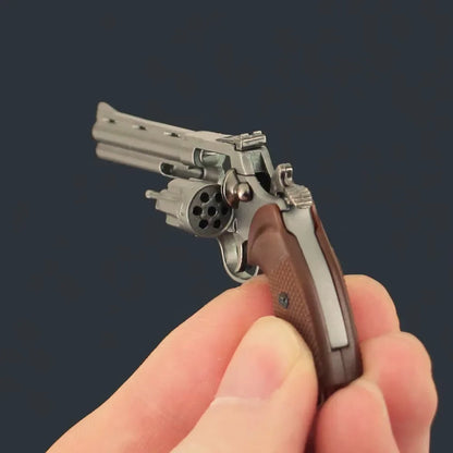1:3 Miniature Detachable Revolver Pistol Model Alloy Toy Gun Keychain Bag Pendant Ornaments For Adult Boys BirthdayGift